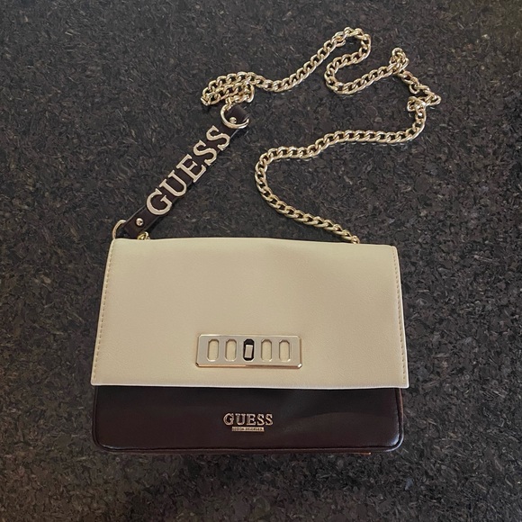 Guess~Los Angeles~ Cross Body Purse 🤎 - Picture 2 of 7